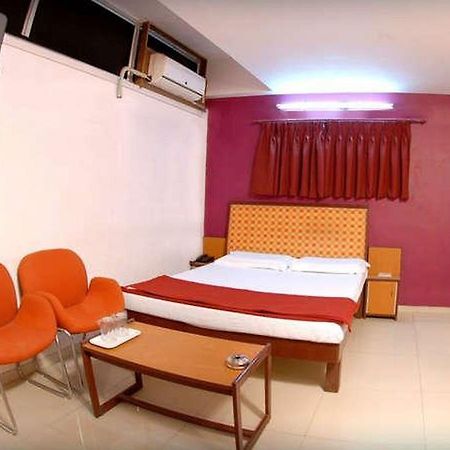 Hotel Rahi Inn Вадодара Экстерьер фото