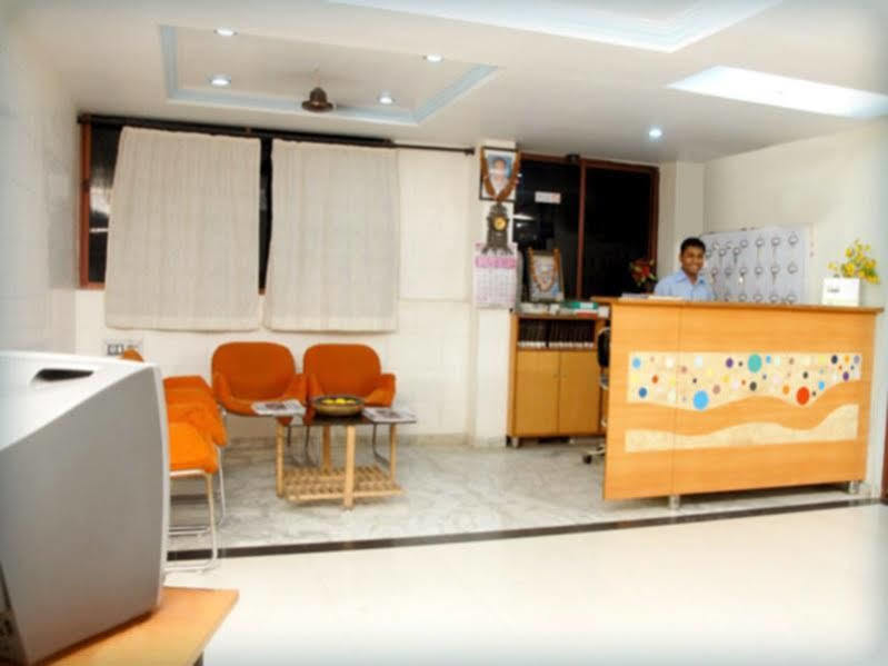 Hotel Rahi Inn Вадодара Экстерьер фото